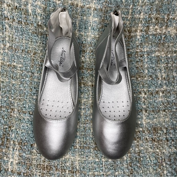 Nova Utopia Toddler Little Girls Dress Ballet Ankle Strap Flat Shoes in Silver - Picture 6 of 8